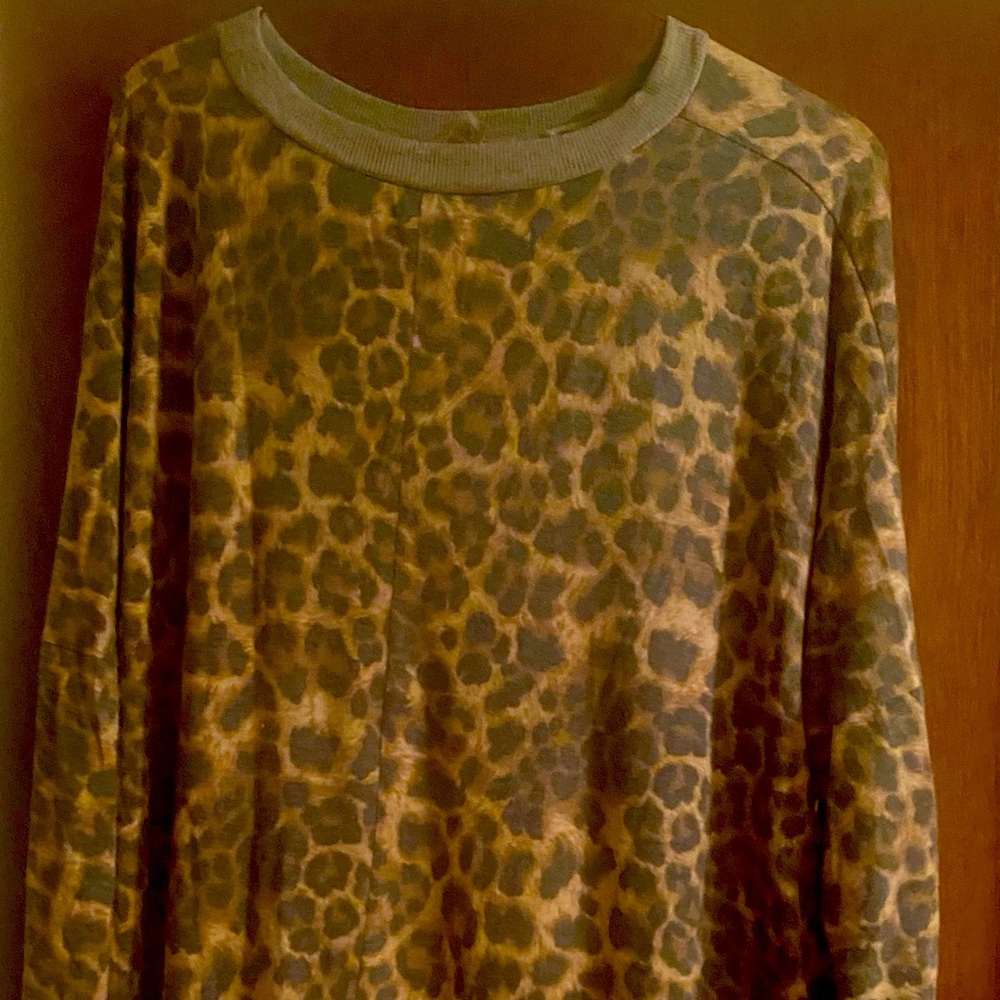 Animal print light sweatshirt